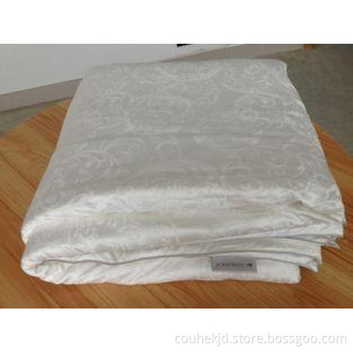 Natural Silk Winter Down Comforter With Anti - Bacteria Ski